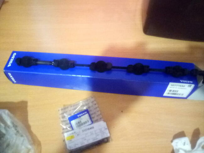 Volvo S60 D5 185KM rok 2006 po lifcie LISTWA SWIRLE CIEGNO