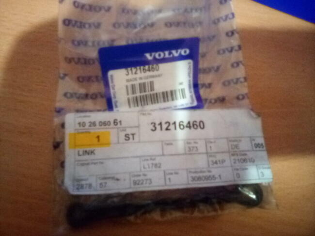 Volvo S60 rok 2006 listwy zderzaka przod stan bdb czarne