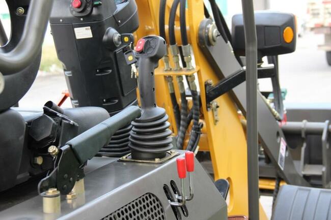 Ładowarka przegubowa WOLF MINI 750