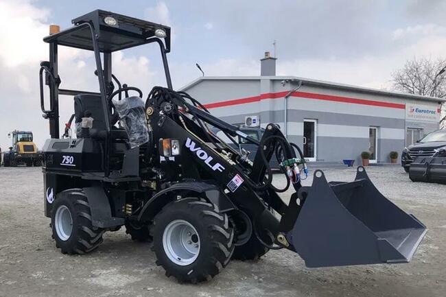 Ładowarka przegubowa WOLF MINI 750