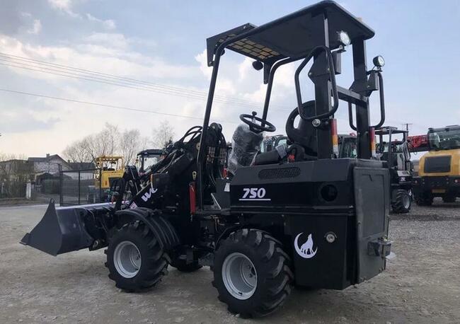 Ładowarka przegubowa WOLF MINI 750