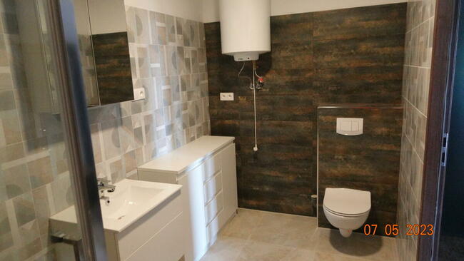 Apartament w domu nad jeziorem (100 m) - do zamieszkania