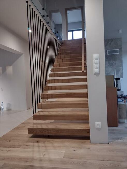 Schody nowoczesne, półkowe, wspornikowe, dywanowe i klasyczne