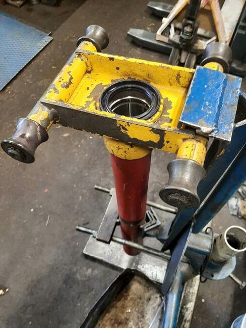 Podnośnik kanałowy