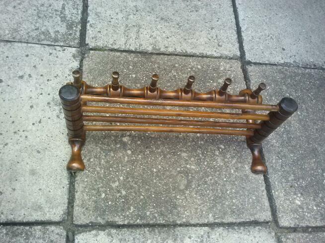 Wieszak ubraniowy na ścianę, drewniany, 30 zł.