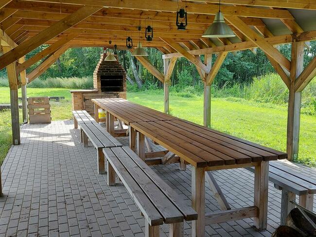 Domek nad jeziorem własna linia brzegowa pomost rower wodny.