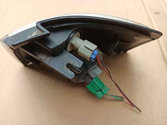 Mazda Demio 1 I 96-00 Migacz Kierunkowskaz lewy prawy przód