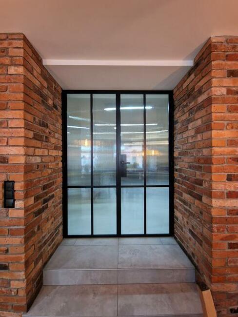 Przeszklenia loft, stalowo-szklane, drzwi i ścianki metalowe