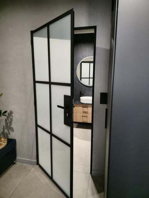 Przeszklenia loft, stalowo-szklane, drzwi i ścianki metalowe