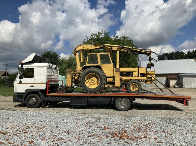 Transport maszyn rolniczych budowlanych Laweta Pomoc drogowa