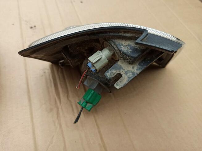 Mazda Demio 1 I 96-00 Migacz Kierunkowskaz lewy prawy przód