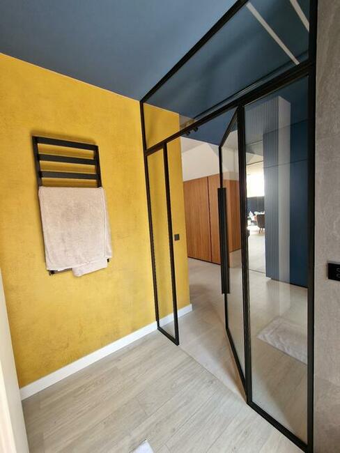 Przeszklenia loft, stalowo-szklane, drzwi i ścianki metalowe