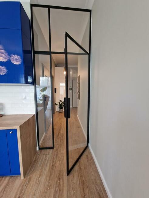 Przeszklenia loft, stalowo-szklane, drzwi i ścianki metalowe