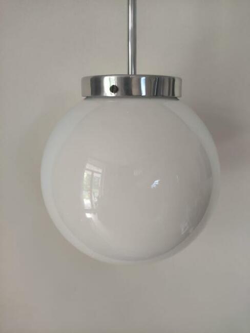 Lampa sufitowa-biała kula-Bauhaus-MID CENTURY