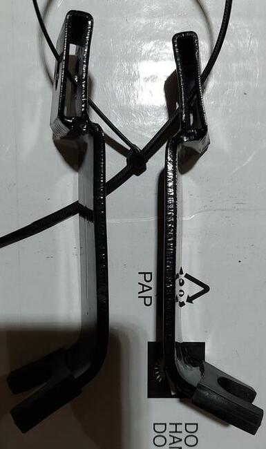 Solidne uchwyty do bocznych kółeczek firmy Giant