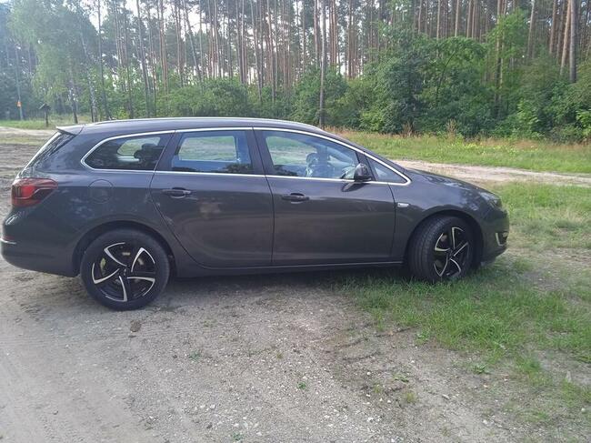 Sprzedam Opla Astrę J po lifcie Sports tourer 2013 r