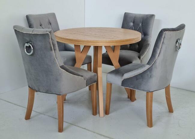 Zestaw stół drewniany z krzesłami tapicerowanymi Producent