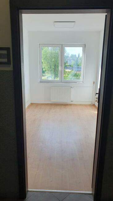 Wynajmę biura w 1 piętrowym budynku z parkingiem