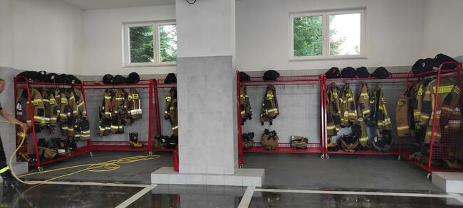 Wieszak na kombinezony straż pożarna - remiza strażacka