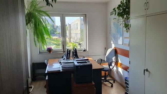 Wynajmę biura w 1 piętrowym budynku z parkingiem