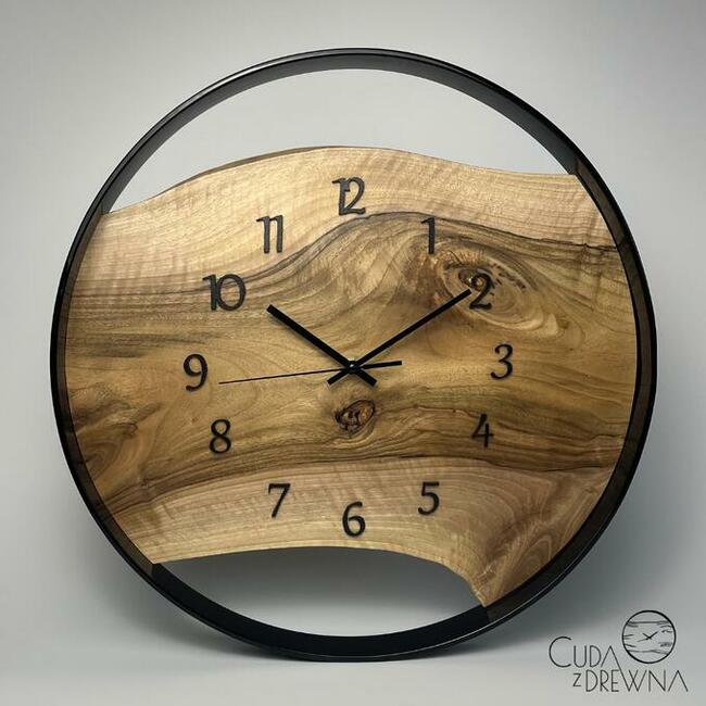 Drewniany zegar w obręczy - dąb