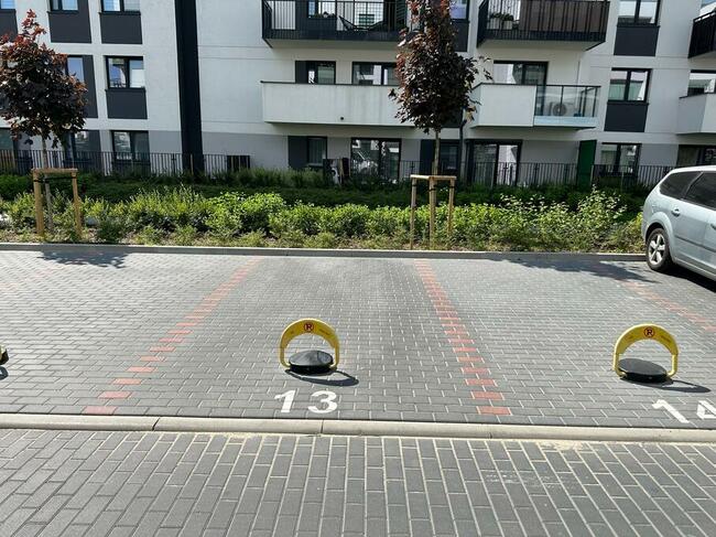 Miejsce parkingowe na pilot_Lazurowa 11_Nowe osiedle