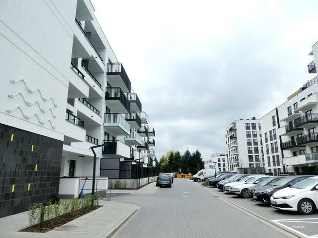 Miejsce parkingowe na pilot_Lazurowa 11_Nowe osiedle