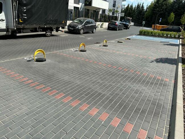 Miejsce parkingowe na pilot_Lazurowa 11_Nowe osiedle