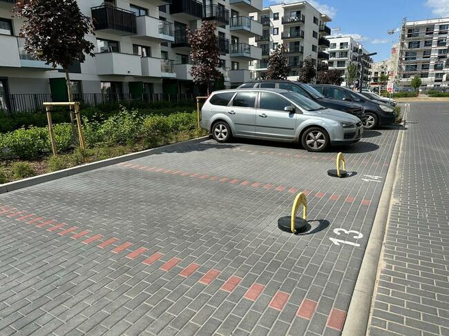 Miejsce parkingowe na pilot_Lazurowa 11_Nowe osiedle