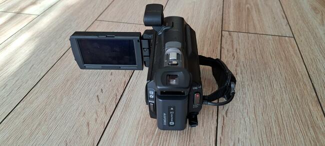 Sprzedam lub zamienię kamerę SONY z wbudowanym projektorem.