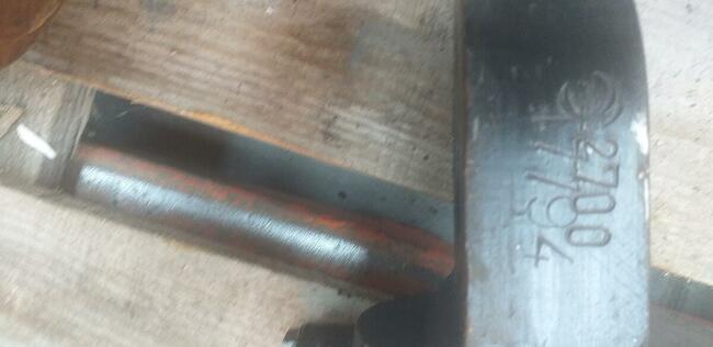 Siłownik hydrauliczny zabudowany.