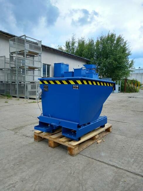 Przechylny kontener do widlaka TK 300 L