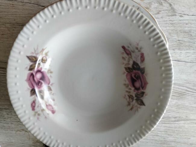 Sprzedam Porcelane Z Czasów PRL.