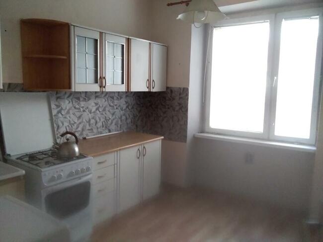 Duża Kawalerka , piętro 1, blisko centrum Skarżyska