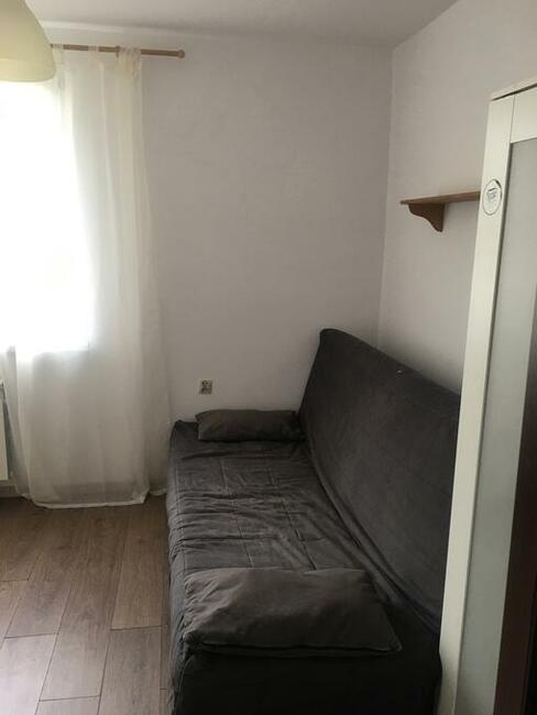 pokój na wynajem ładny, jasny, przestronny.