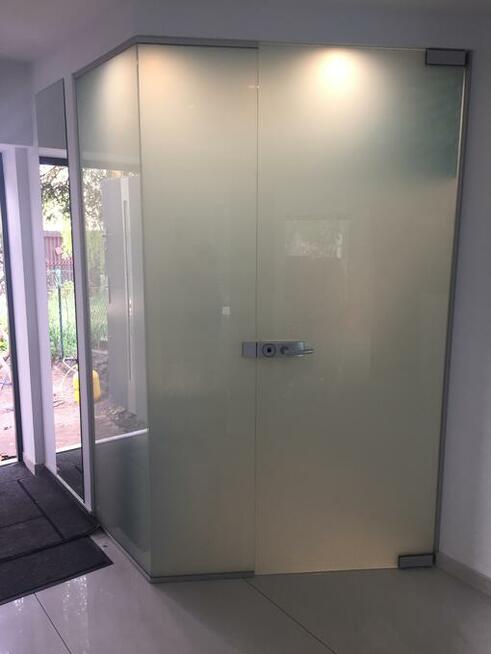 Drzwi szklane, zabudowy szklane - folia na pilota