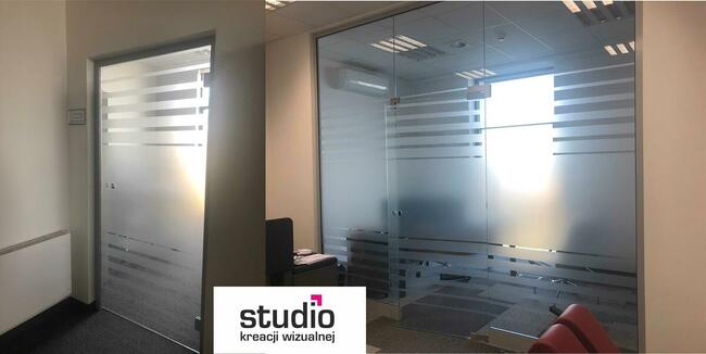 Oklejanie witryn folią szronioną i przeciwsłoneczną