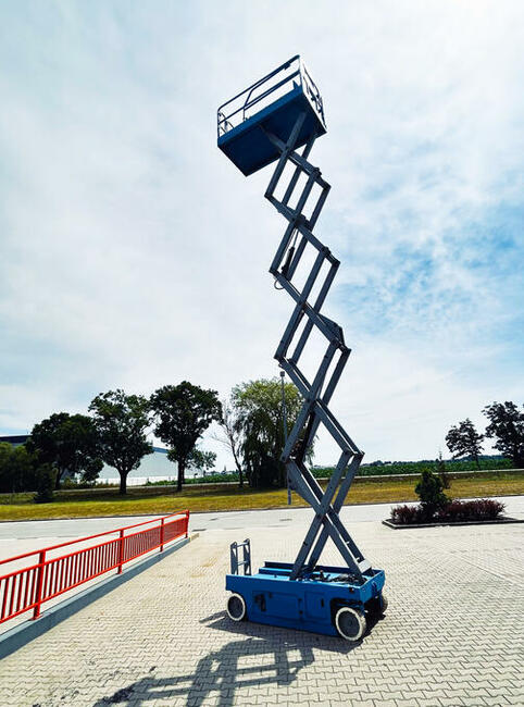 Wynajem Zwyżka nożycowa elektryczna Genie Haulotte 12m 14m