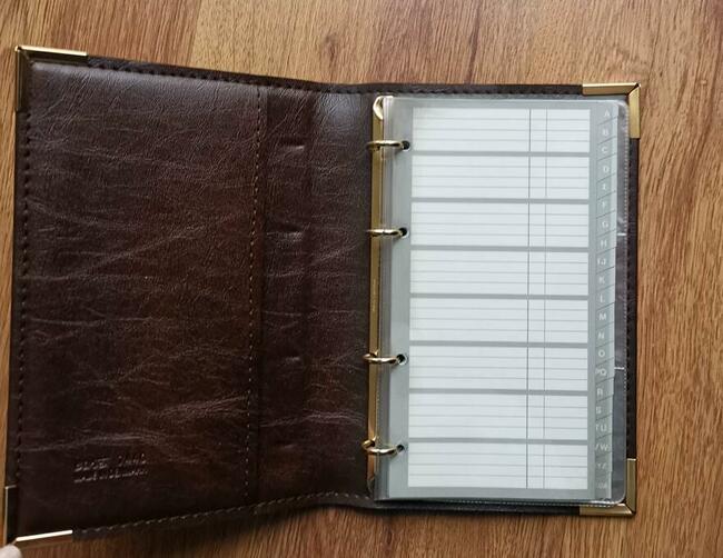 Elegancki wizytownik na 60 wizytówek