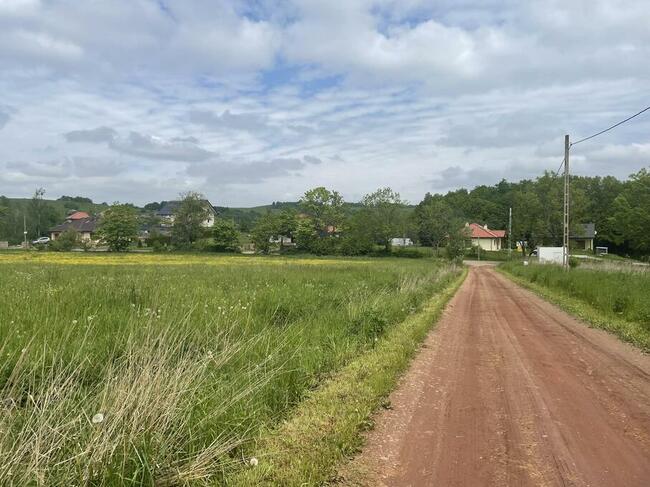 Pięknie zlokalizowane, malownicze działki w Cieszowie 850 m2