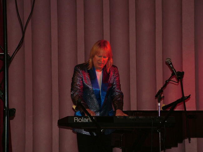 Dj / muzyk grający i śpiewający