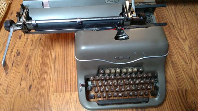 TRIUMPH MATURA MASZYNA DO PISANIA