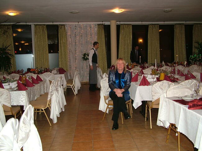 Dj / muzyk grający i śpiewający