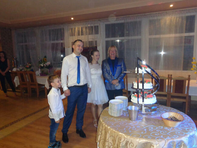 Dj / muzyk grający i śpiewający