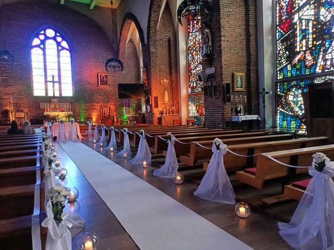 Dekoracje ślubne kościoła MARTADECOR