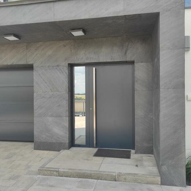 Fornir kamienny Ocean Black – wykończenie salonu / STONELAND