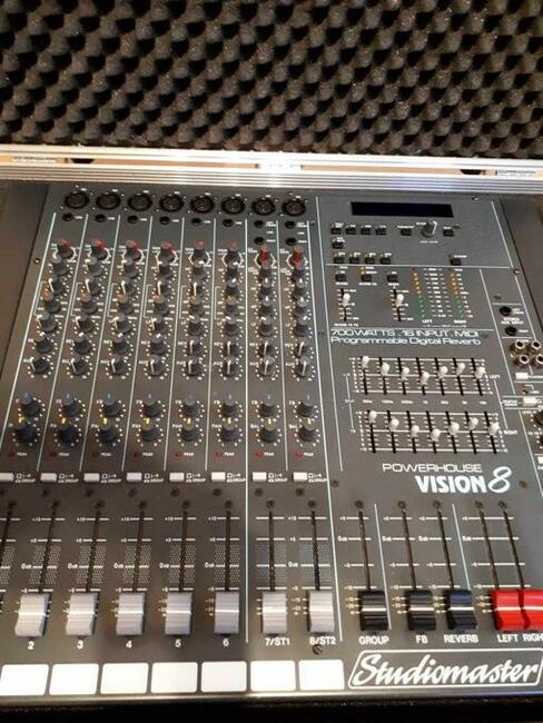 Legendarny Powermikser Studiomaster Preampy klasy SSL+CASE