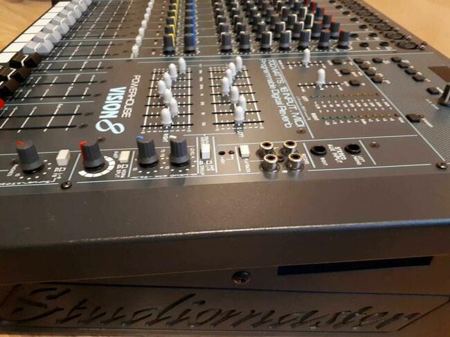 Legendarny Powermikser Studiomaster Preampy klasy SSL+CASE