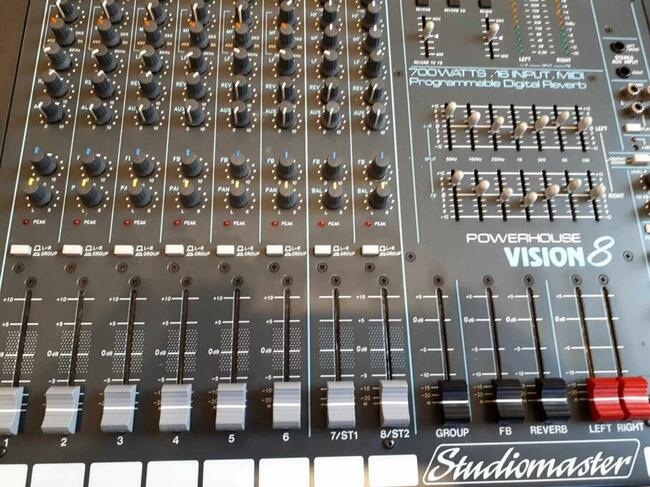 Legendarny Powermikser Studiomaster Preampy klasy SSL+CASE