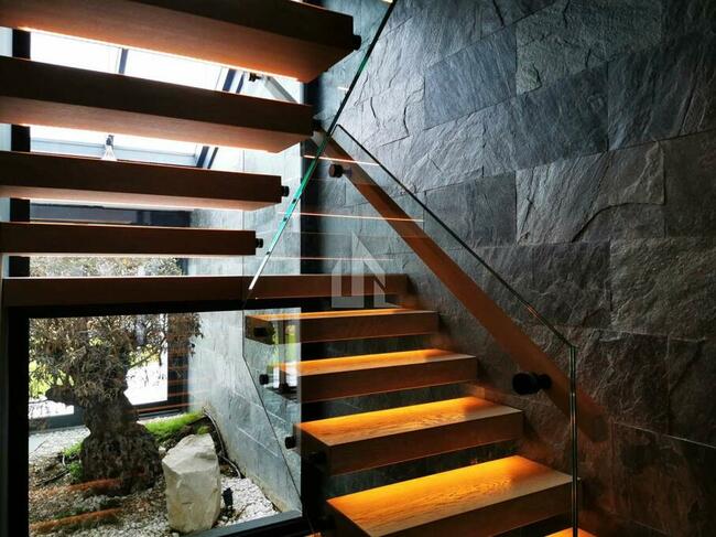 Płytki elewacyjne z łupka kwarcytowego Silver Grey